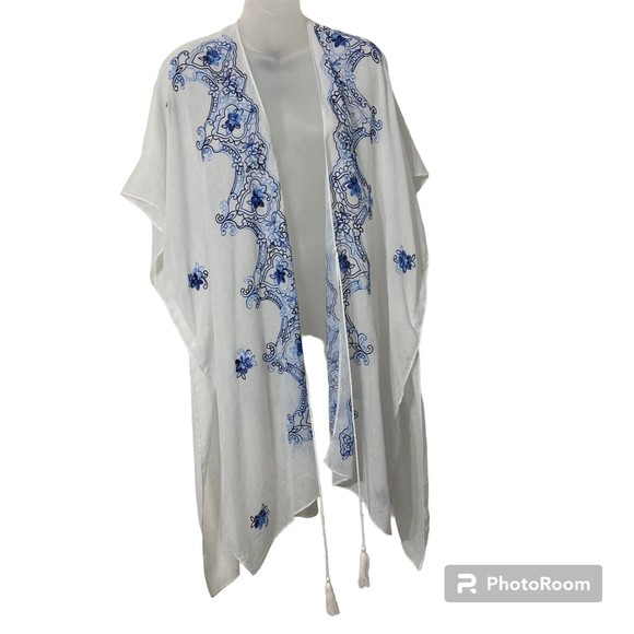 Marcus Adler New York White With Blue Embroidery Tassel Kimono Poncho One Size - Picture 8 of 10
